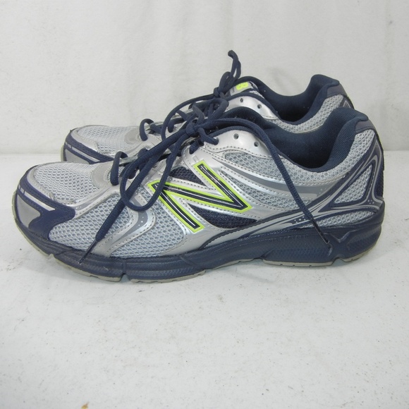 size 11 4e running shoes